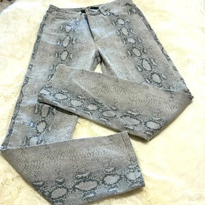 Joe’s Jeans Gray Snakeskin Print Size 26